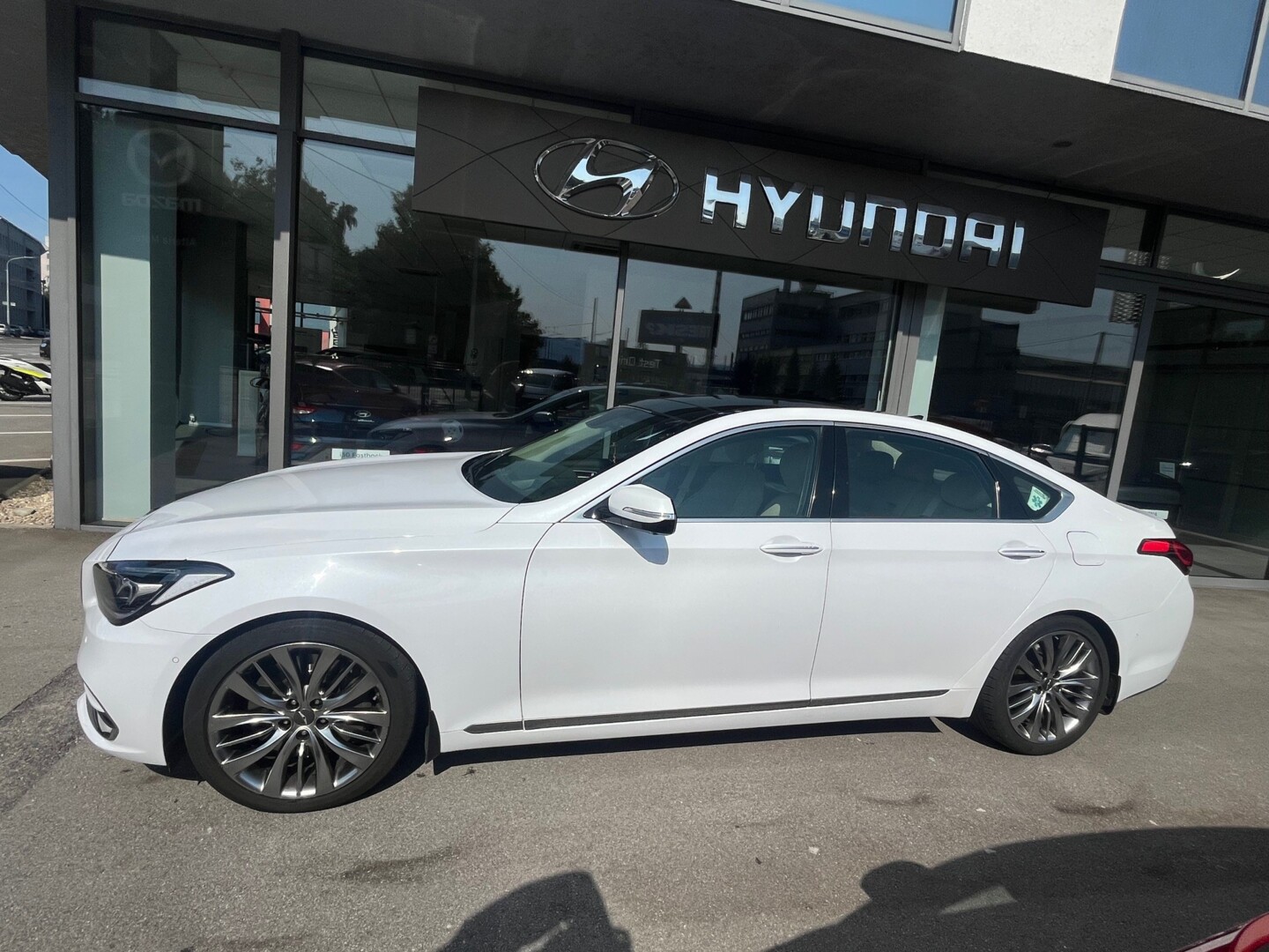 Hyundai GENESIS