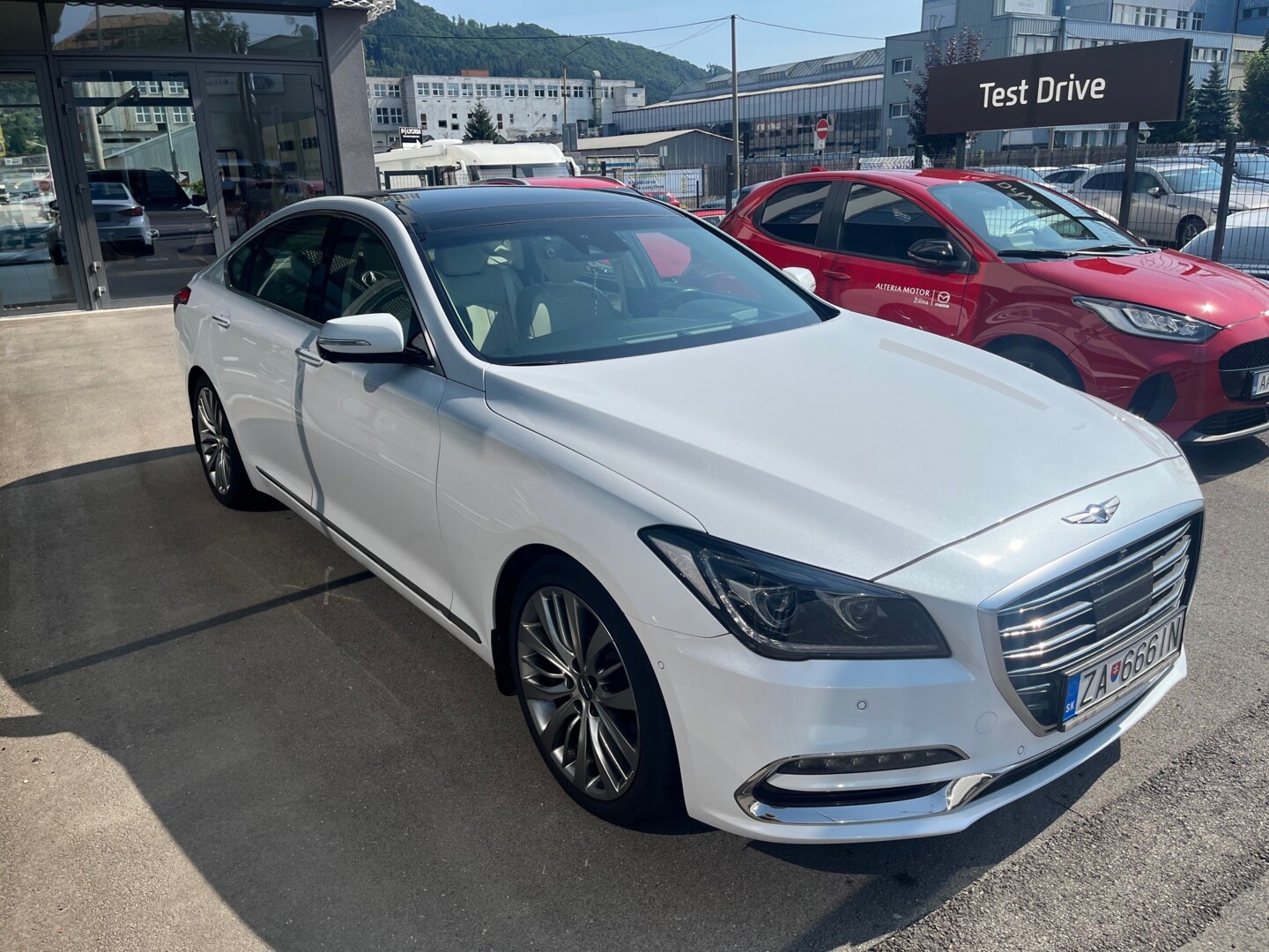 Hyundai GENESIS