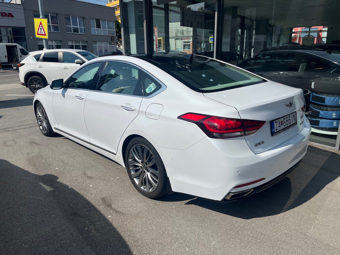 Hyundai GENESIS
