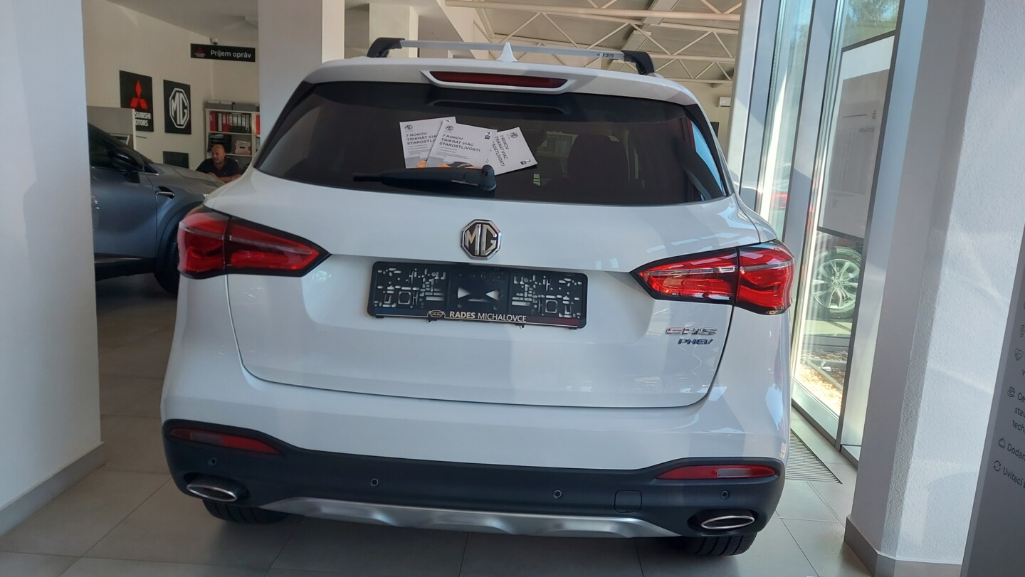 MG HS